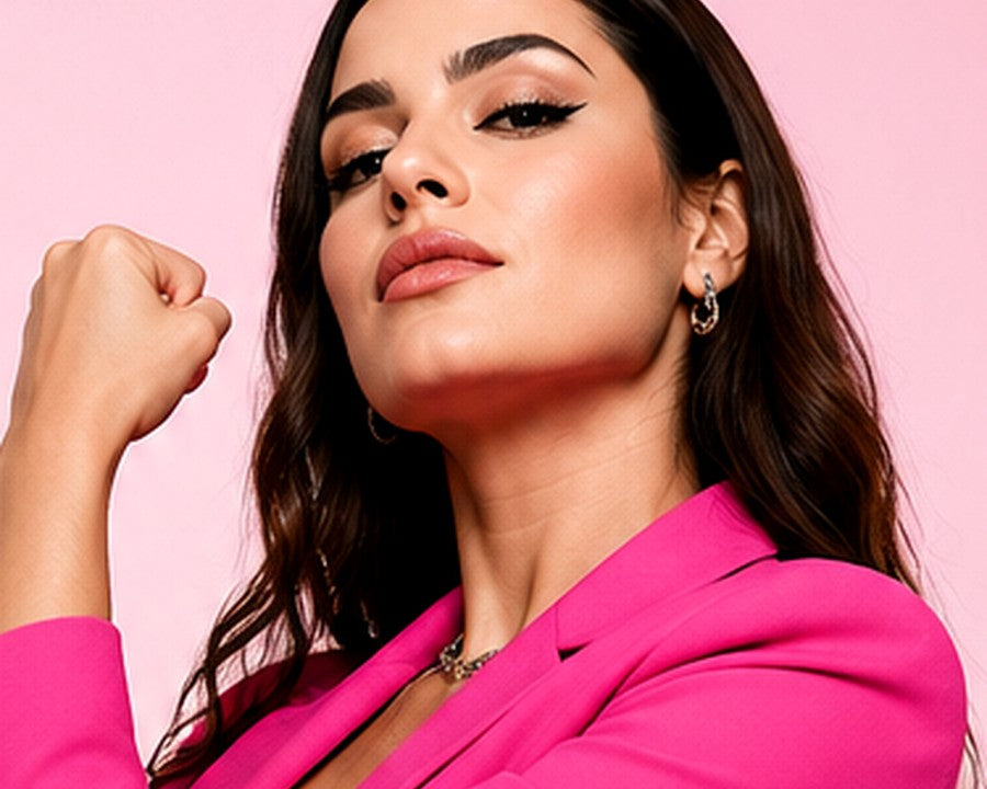 Mulher confiante usando blazer rosa